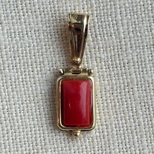 18k Gold Coral Swivel Pendant